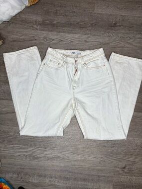 Zara White Denim Jeans with Contrast Stitching